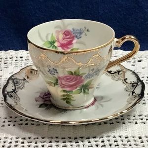 Vintage Royal Crown Japan Bone China  lusterware roses tea cup saucer 55/1592